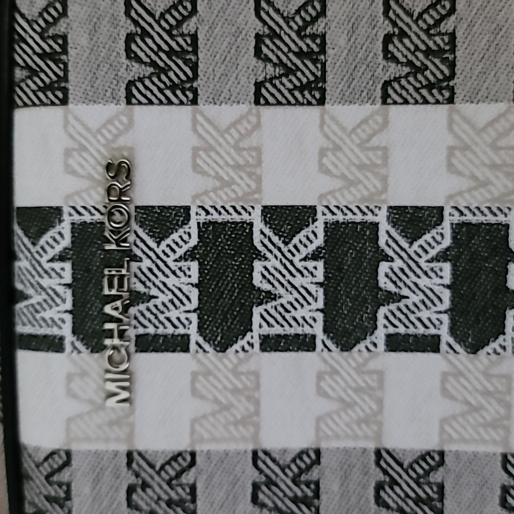 Michael Kors Crossbody - Picture 2 of 12